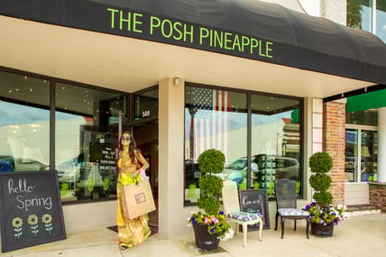 Woman_Shopping_Posh_Pineapple-