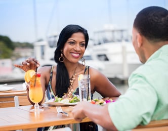 Couple_at_Outriggers_Tiki_Bar_Grille_in_New_Smyrna_Beach_rgb_s_2